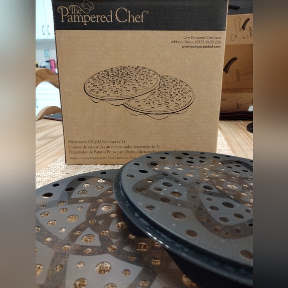 Pampered Chef Microwave Chip Maker - Retired - Picture 2 of 3